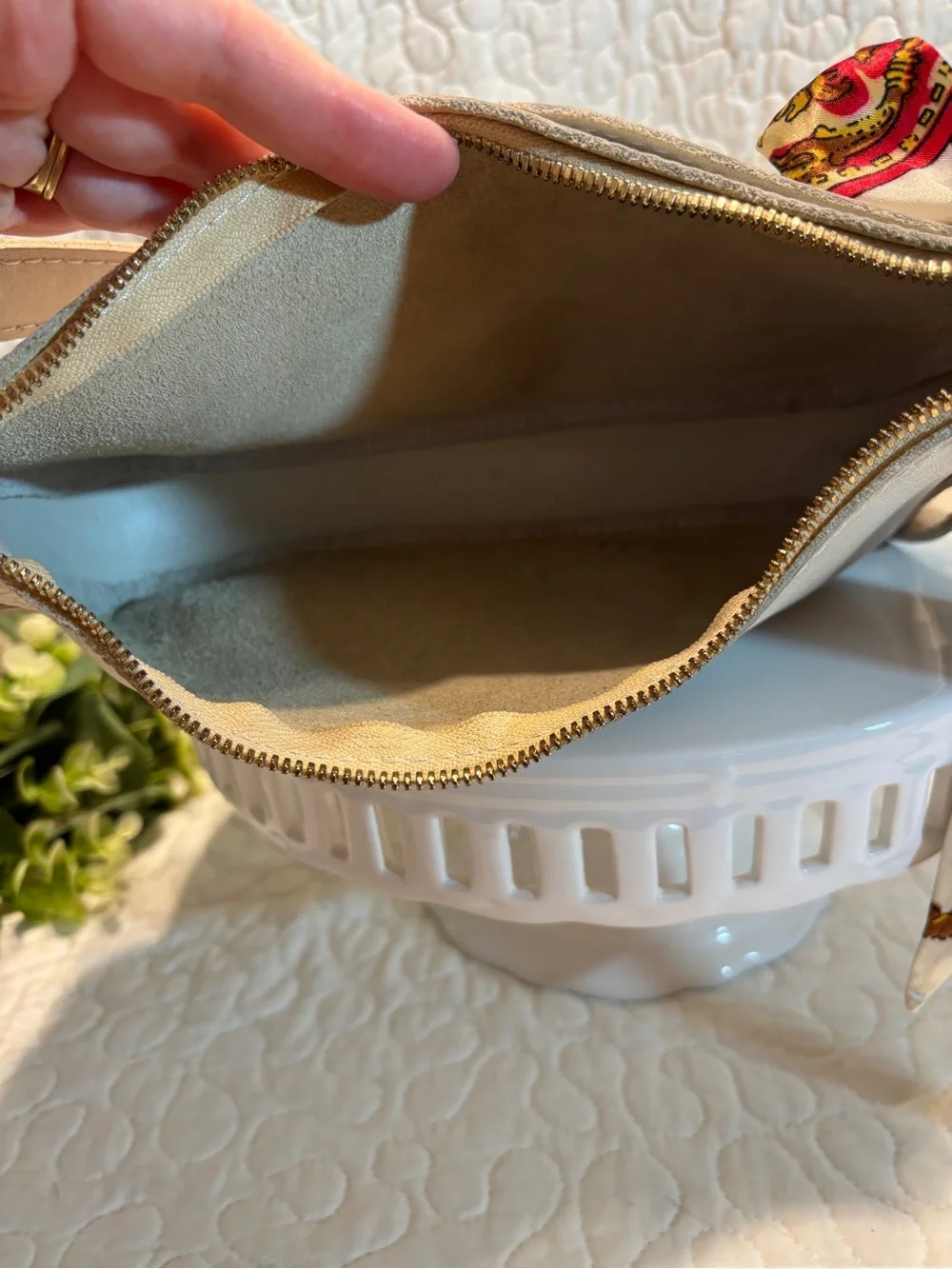 Portland Leather Ivory Shoulder Bag - Picture 5 of 5